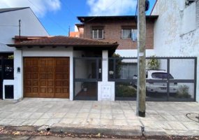 Mariano Moreno 1488, 4 Habitaciones Habitaciones, ,2 BañoBaño,Chalet,Venta,Mariano Moreno 1488,1912