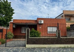 Gandolfo 2868, 2 Habitaciones Habitaciones, ,1 BañoBaño,Casa,Venta,Gandolfo 2868,1915