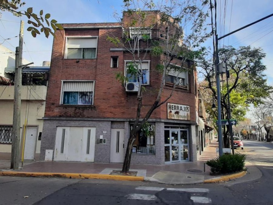 Hipólito Yrigoyen, esquina Alem, ,PH,Venta,Hipólito Yrigoyen, esquina Alem,1942