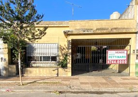 Besares 1886, 3 Habitaciones Habitaciones, ,1 BañoBaño,Casa,Venta,Besares 1886,1461