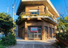 Ex combatiente Juan Carlos Reguera 2769. (Esquina, 1644, 3 Habitaciones Habitaciones, ,1 BañoBaño,Casa,Venta,Ex combatiente Juan Carlos Reguera 2769. (Esquina ,1643