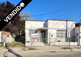 Pasaje González 2074, 2 Habitaciones Habitaciones, ,1 BañoBaño,Casa,Venta,Pasaje González 2074,1747