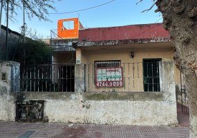 Lugones esquina Maipú, 4 Habitaciones Habitaciones, ,1 BañoBaño,Casa,Venta,Lugones esquina Maipú,1842