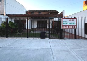 Arenales 3143, 4 Habitaciones Habitaciones, ,2 BañoBaño,Casa,Venta,Arenales 3143,1869